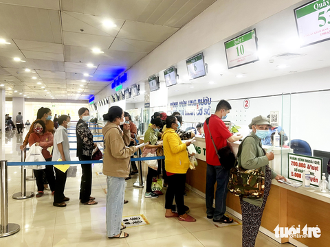 Người bệnh đăng ký khám bệnh tại Bệnh viện Ung bướu cơ sở 2 - Ảnh: THÙY DƯƠNG Người bệnh đăng ký khám bệnh tại Bệnh viện Ung bướu cơ sở 2 - Ảnh: THÙY DƯƠNG