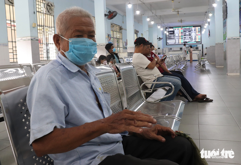 Viện Pasteur TP.HCM có vắc xin sau nhiều tháng, nhiều người đến tiêm chủng - Ảnh 2. Viện Pasteur TP.HCM có vắc xin sau nhiều tháng, nhiều người đến tiêm chủng - Ảnh 2.