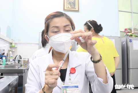 Viện Pasteur TP.HCM có vắc xin sau nhiều tháng, nhiều người đến tiêm chủng - Ảnh 4. Viện Pasteur TP.HCM có vắc xin sau nhiều tháng, nhiều người đến tiêm chủng - Ảnh 4.