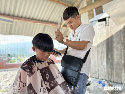 Chúng tôi cảm kích các bác sĩ và bạn trẻ vượt đường xa đến khám bệnh, tặng quà... - Ảnh 3. Chúng tôi cảm kích các bác sĩ và bạn trẻ vượt đường xa đến khám bệnh, tặng quà... - Ảnh 3.