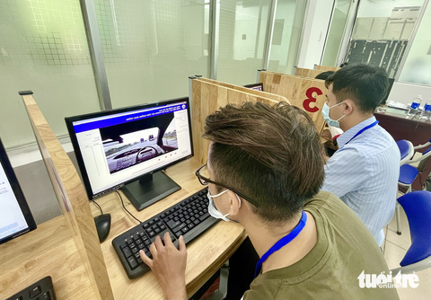 Thi mô phỏng lái ô tô: Đạt 47/50 điểm chỉ nhờ học thuộc, không sát thực tế - Ảnh 1. Thi mô phỏng lái ô tô: Đạt 47/50 điểm chỉ nhờ học thuộc, không sát thực tế - Ảnh 1.