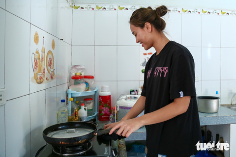 Vượt nỗi đau mất bố, mẹ và anh trai, cô gái vàng’ giành nhiều kỷ lục SEA Games - Ảnh 4. Vượt nỗi đau mất bố, mẹ và anh trai, cô gái vàng’ giành nhiều kỷ lục SEA Games - Ảnh 4.