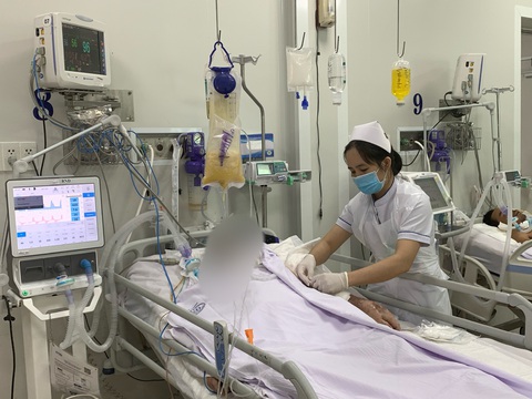 Thêm ba người tại TP.HCM bị ngộ độc botulinum do ăn chả lụa bán dạo và mắm ủ lâu - Ảnh 1. Thêm ba người tại TP.HCM bị ngộ độc botulinum do ăn chả lụa bán dạo và mắm ủ lâu - Ảnh 1.