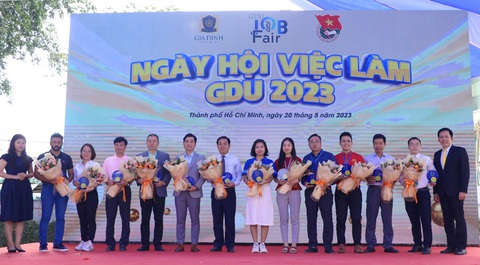 Sinh viên được phỏng vấn trực tiếp tại Ngày hội việc làm GDU 2023 - Ảnh 1. Nhiều doanh nghiệp tham gia Ngày hội việc làm GDU 2023 - Ảnh: MỸ NGỌC