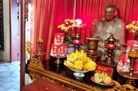 Tượng Luân quận công Vũ Công Chấn ở đền Quán Thánh Tượng Luân quận công Vũ Công Chấn ở đền Quán Thánh