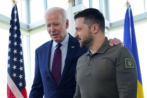 Ông Biden: Tổng thống Ukraine đảm bảo không để F-16 đánh vào Nga - Ảnh 1. Ông Biden: Tổng thống Ukraine đảm bảo không để F-16 đánh vào Nga - Ảnh 1.