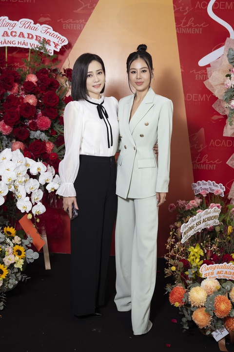 Cả showbiz Việt quy tụ mừng Nam Thư khai trương học viện dạy diễn xuất - Ảnh 13. Cả showbiz Việt quy tụ mừng Nam Thư khai trương học viện dạy diễn xuất - Ảnh 13.