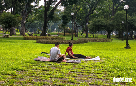 Lao động trí óc căng thẳng, sức khỏe phụ nữ trung niên gặp nhiều 'rắc rối' - Ảnh 3. Tập thể dục 45 - 60 phút/ngày, dành thời gian thư giãn và nghỉ ngơi... giúp hạn chế căng thẳng, nguy cơ dẫn đến hội chứng rối loạn tiền đình - Ảnh: XUÂN MAI