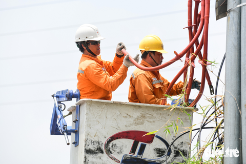 Sản xuất gặp khó, doanh nghiệp còn phải hồi hộp với lịch cúp điện - Ảnh 1. Sản xuất gặp khó, doanh nghiệp còn phải hồi hộp với lịch cúp điện - Ảnh 1.