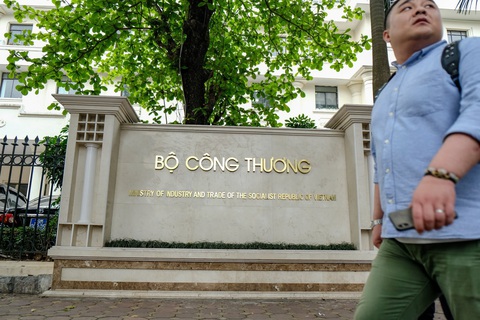 Bộ Công Thương phê bình nghiêm khắc hàng loạt lãnh đạo cục, vụ - Ảnh 1. Bộ Công Thương phê bình nghiêm khắc hàng loạt lãnh đạo cục, vụ - Ảnh 1.