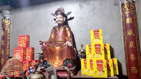 Tượng quan đốc học Đỗ Trọng Vỹ đang thờ tại chùa Hàm Long (TP Bắc Ninh) - nơi ông từng ở ẩn và góp phần trùng tu Tượng quan đốc học Đỗ Trọng Vỹ đang thờ tại chùa Hàm Long (TP Bắc Ninh) - nơi ông từng ở ẩn và góp phần trùng tu