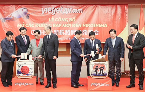 Lần đầu tiên có đường bay từ Việt Nam đến Hiroshima - Ảnh 1. Lần đầu tiên có đường bay từ Việt Nam đến Hiroshima - Ảnh 1.