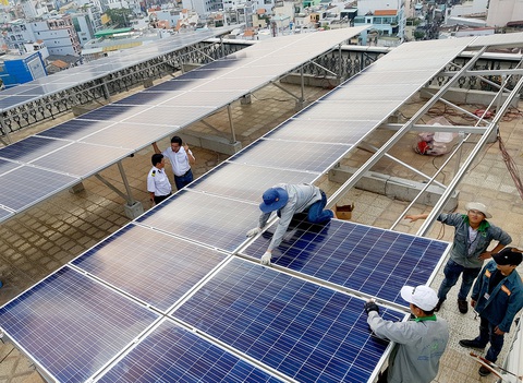 Lắp điện mặt trời mái nhà có pin lưu trữ, có thể được mua 100% điện dư- Ảnh 1. Lắp điện mặt trời mái nhà có pin lưu trữ, có thể được mua 100% điện dư- Ảnh 1.