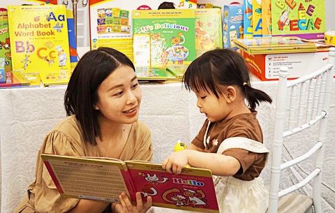 Chị Quỳnh Anh và bé Minh Hy - Ảnh: T.ĐIỂU Chị Quỳnh Anh và bé Minh Hy - Ảnh: T.ĐIỂU