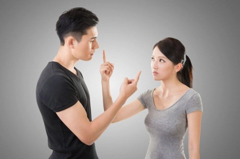 Đòi lại 5 triệu đồng từng tặng cờ-rớt 3 năm trước - Ảnh 1. Đòi lại 5 triệu đồng từng tặng cờ-rớt 3 năm trước - Ảnh 1.