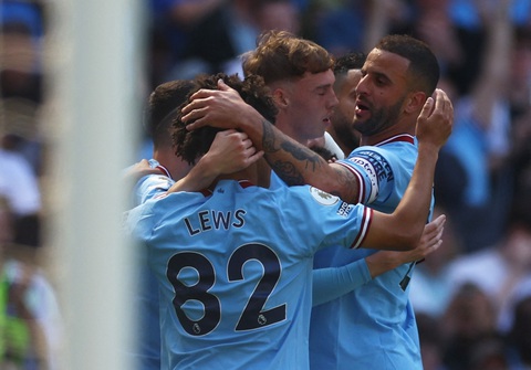 Man City dùng đội dự bị hạ Chelsea trong ngày nâng cúp vô địch - Ảnh 1. Man City dùng đội dự bị hạ Chelsea trong ngày nâng cúp vô địch - Ảnh 1.