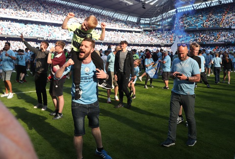 Manchester City ăn mừng chức vô địch Premier League - Ảnh 9. Manchester City ăn mừng chức vô địch Premier League - Ảnh 9.