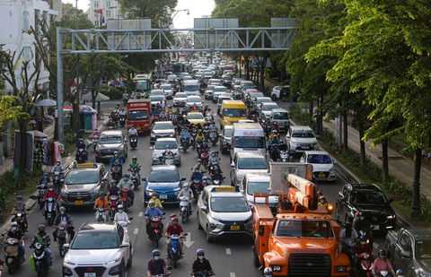 TP.HCM đề xuất cấm xe khách giường nằm vào nội đô 24/24h - Ảnh 1. TP.HCM đề xuất cấm xe khách giường nằm vào nội đô 24/24h - Ảnh 1.