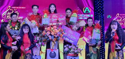 Cô bé 17 tuổi chiến thắng cuộc thi hát Tình ca Bắc Sơn - Ảnh 4. Cô bé 17 tuổi chiến thắng cuộc thi hát Tình ca Bắc Sơn - Ảnh 4.