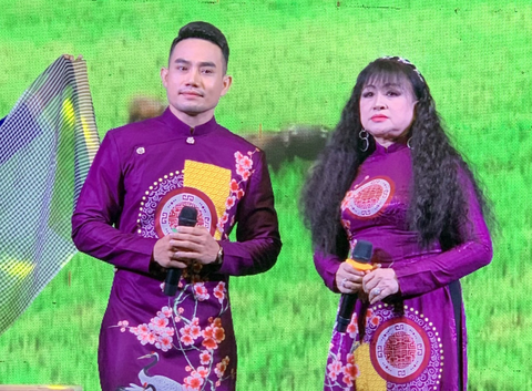 Cô bé 17 tuổi chiến thắng cuộc thi hát Tình ca Bắc Sơn - Ảnh 1. Cô bé 17 tuổi chiến thắng cuộc thi hát Tình ca Bắc Sơn - Ảnh 1.