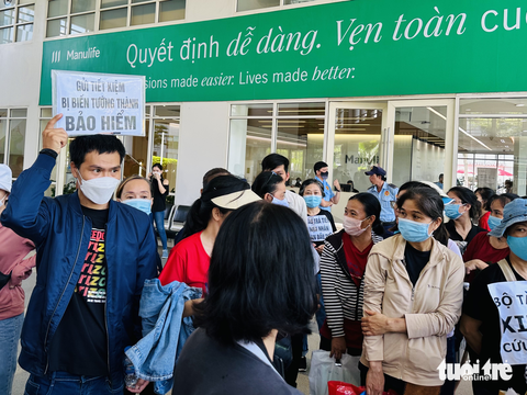 Thêm hàng trăm khách hàng mệt mỏi khiếu nại bảo hiểm Manulife - Ảnh 1. Thêm hàng trăm khách hàng mệt mỏi khiếu nại bảo hiểm Manulife - Ảnh 1.