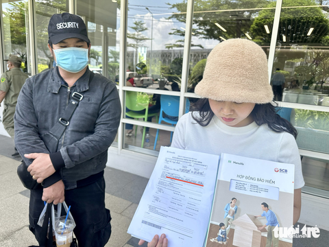 Thêm hàng trăm khách hàng mệt mỏi khiếu nại bảo hiểm Manulife - Ảnh 2. Thêm hàng trăm khách hàng mệt mỏi khiếu nại bảo hiểm Manulife - Ảnh 2.