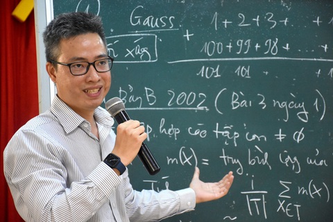 Nhiều nhà khoa học nổi tiếng thế giới giảng bài tại Trường hè vật lý toán ở Quy Nhơn - Ảnh 1. Nhiều nhà khoa học nổi tiếng thế giới giảng bài tại Trường hè vật lý toán ở Quy Nhơn - Ảnh 1.