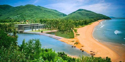 Nhiều nhà khoa học nổi tiếng thế giới giảng bài tại Trường hè vật lý toán ở Quy Nhơn - Ảnh 2. Nhiều nhà khoa học nổi tiếng thế giới giảng bài tại Trường hè vật lý toán ở Quy Nhơn - Ảnh 2.