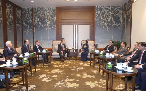 Ông Dmitry Medvedev: Nga coi trọng quan hệ với Việt Nam - Ảnh 3. Bà Trương Thị Mai đã tiếp và sau đó chủ trì chiêu đãi Chủ tịch Đảng Nước Nga thống nhất tối 22-5 ẢNH: TTXVN
