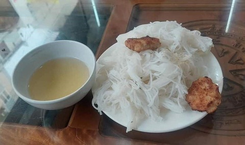 Chuyện suất bún 2 miếng chả: Buôn bán làm sao để khách còn quay lại - Ảnh 1. Chuyện suất bún 2 miếng chả: Buôn bán làm sao để khách còn quay lại - Ảnh 1.