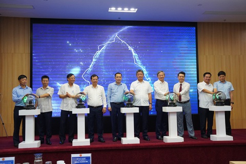 Cắt điện toàn TP Móng Cái để đấu nối mua điện Trung , Bộ Công Thương kêu gọi tiết kiệm điện - Ảnh 2. Phát động phong trào tiết kiệm điện trên toàn quốc - Ảnh: N.KH