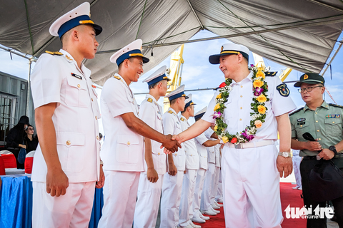 Tàu huấn luyện của hải quân Trung Quốc thăm Đà Nẵng - Ảnh 5. Tàu huấn luyện của hải quân Trung Quốc thăm Đà Nẵng - Ảnh 5.