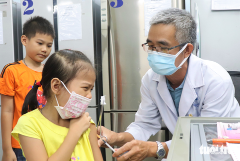 Thiếu vắc xin tiêm chủng mở rộng nghiêm trọng, Bộ Y tế nói gì? - Ảnh 1. Thiếu vắc xin tiêm chủng mở rộng nghiêm trọng, Bộ Y tế nói gì? - Ảnh 1.