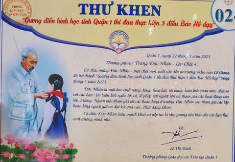 Trưởng phòng giáo dục viết 292 lá thư khen gửi học sinh - Ảnh 2. Trưởng phòng giáo dục viết 292 lá thư khen gửi học sinh - Ảnh 2.