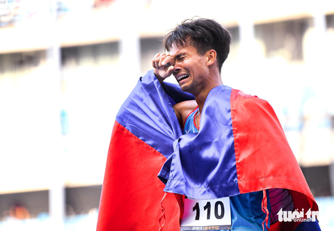 Người hùng SEA Games Bunthorn vươn lên từ đau khổ - Ảnh 1. Người hùng SEA Games Bunthorn vươn lên từ đau khổ - Ảnh 1.