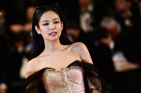 Jennie tỏa sáng trên thảm đỏ Cannes 2023 - Ảnh 2. Jennie tỏa sáng trên thảm đỏ Cannes 2023 - Ảnh 2.