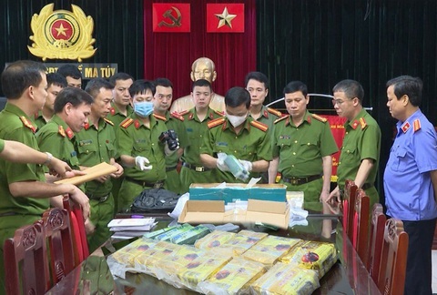 Phá đường dây vận chuyển 14kg ma túy tổng hợp từ Lào về Việt Nam - Ảnh 2. Phá đường dây vận chuyển 14kg ma túy tổng hợp từ Lào về Việt Nam - Ảnh 2.
