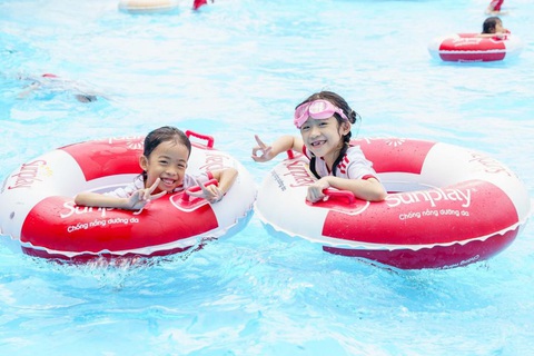 Học sinh Royal School hào hứng khám phá công viên nước - Ảnh 1. Học sinh Royal School hào hứng khám phá công viên nước - Ảnh 1.