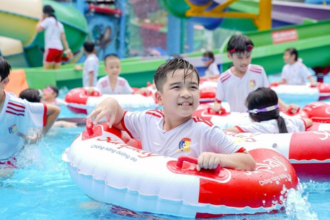 Học sinh Royal School hào hứng khám phá công viên nước - Ảnh 4. Học sinh Royal School hào hứng khám phá công viên nước - Ảnh 4.