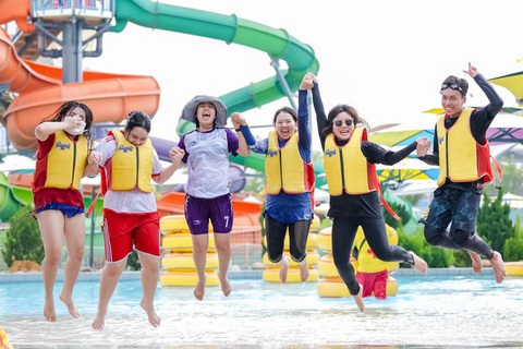 Học sinh Royal School hào hứng khám phá công viên nước - Ảnh 5. Học sinh Royal School hào hứng khám phá công viên nước - Ảnh 5.