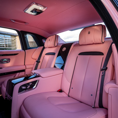 Rolls-Royce độ toàn màu hồng: Tốn 6 tháng, 1 bông hoa hết 30 giờ - Ảnh 15. Rolls-Royce độ toàn màu hồng: Tốn 6 tháng, 1 bông hoa hết 30 giờ - Ảnh 15.