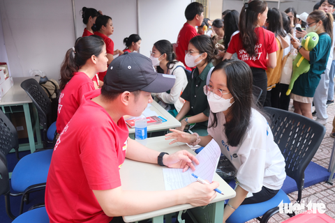 Sinh viên năm nhất tự tin dự ngày hội tuyển dụng - Ảnh 1. Sinh viên năm nhất tự tin dự ngày hội tuyển dụng - Ảnh 1.