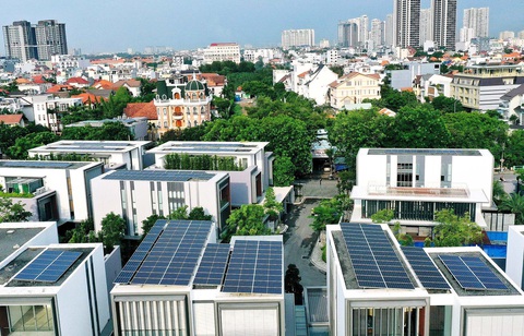 Việc phát triển điện mặt trời áp mái tự dùng để giảm sử dụng điện lưới đang tắc vì thiếu cơ chế! - Ảnh: Quang Định Việc phát triển điện mặt trời áp mái tự dùng để giảm sử dụng điện lưới đang tắc vì thiếu cơ chế! - Ảnh: QUANG ĐỊNH