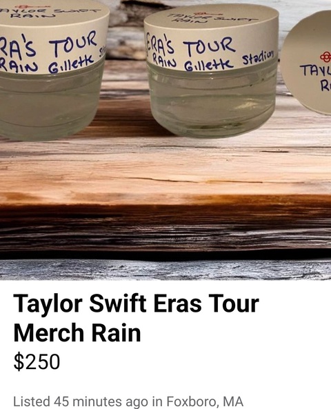 Nước mưa ở concert của Taylor Swift được rao bán với giá hơn 5 triệu đồng - Ảnh 1. Nước mưa ở concert của Taylor Swift được rao bán với giá hơn 5 triệu đồng - Ảnh 1.