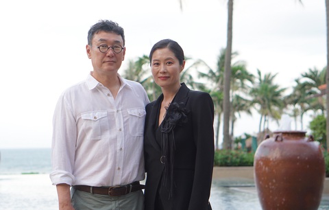 Diễn viên Moon So Ri và đạo diễn Jang Joon Hwan trả lời phỏng vấn Tuổi Trẻ - Ảnh: Trần Mặc Diễn viên Moon So Ri và đạo diễn Jang Joon Hwan trả lời phỏng vấn Tuổi Trẻ - Ảnh: Trần Mặc