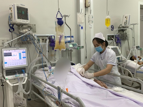 Vụ ngộ độc botulinum do ăn chả lụa: Hai anh em làm nghề vá lốp xe lưu động - Ảnh 1. Vụ ngộ độc botulinum do ăn chả lụa: Hai anh em làm nghề vá lốp xe lưu động - Ảnh 1.