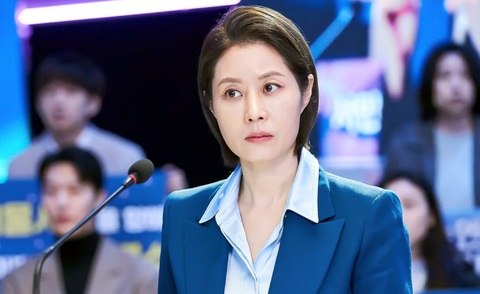 Moon So Ri đóng vai Oh Kyung Sook, người đấu tranh vì công lý trong Queenmaker - Ảnh: Netflix Moon So Ri đóng vai Oh Kyung Sook, người đấu tranh vì công lý trong Queenmaker - Ảnh: Netflix