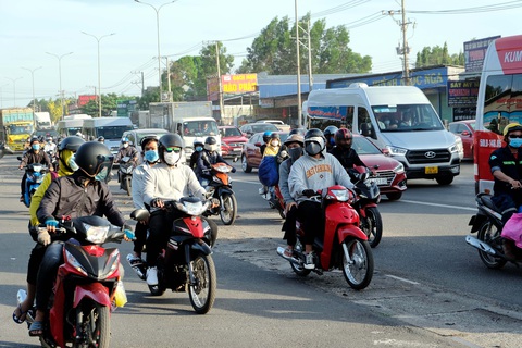 Nhiều người mong đợi dự án cao tốc Biên Hòa - Vũng Tàu sớm khởi công và hoàn thành để giảm áp lực kẹt xe thường ngày trên quốc lộ 51 - Ảnh: QUANG ĐỊNH Nhiều người mong đợi dự án cao tốc Biên Hòa - Vũng Tàu sớm khởi công và hoàn thành để giảm áp lực kẹt xe thường ngày trên quốc lộ 51 - Ảnh: QUANG ĐỊNH