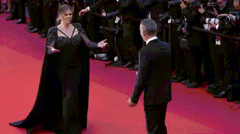 Tom Hanks nổi cáu trên thảm đỏ Cannes 2023 - Ảnh 1. Tom Hanks nổi cáu trên thảm đỏ Cannes 2023 - Ảnh 1.