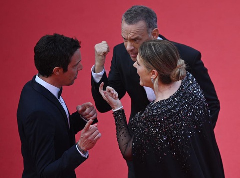 Tom Hanks nổi cáu trên thảm đỏ Cannes 2023 - Ảnh 5. Tom Hanks nổi cáu trên thảm đỏ Cannes 2023 - Ảnh 5.
